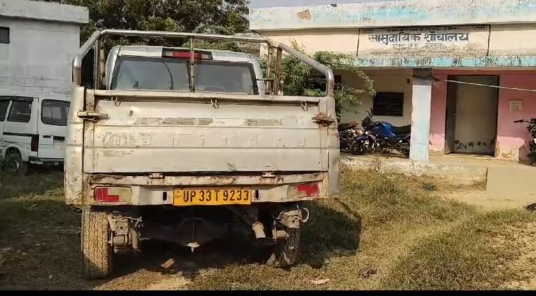 यात्री कर अधिकारी के चेकिंग लगाकर दो वाहनों को सीज करके किया कार्रवाई। वाहन चालकों में हड़कंप