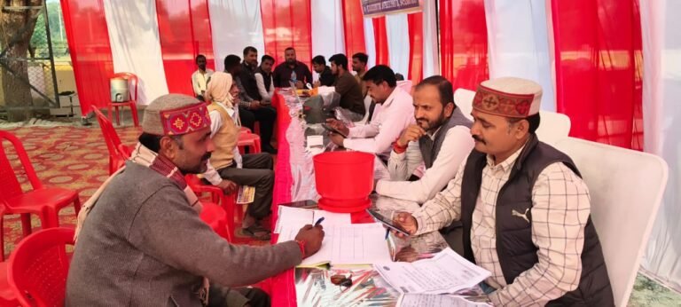 गदागंज में आयोजित सोलर पैनल कैंप में 76 उपभोक्ताओं ने किया आवेदन
