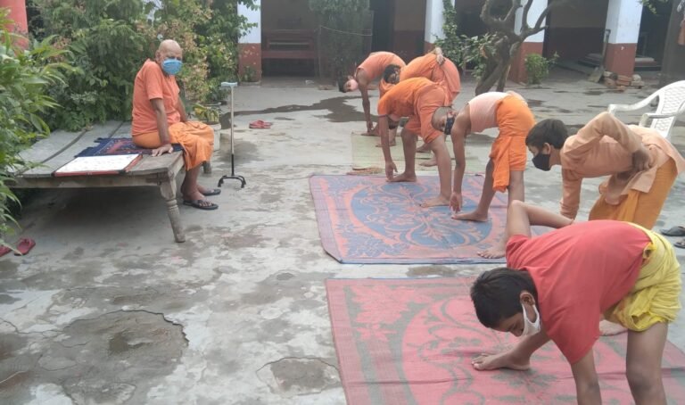 शिक्षा, संस्कारों के साथ संस्कृति संरक्षण का संत दे रहे ज्ञान