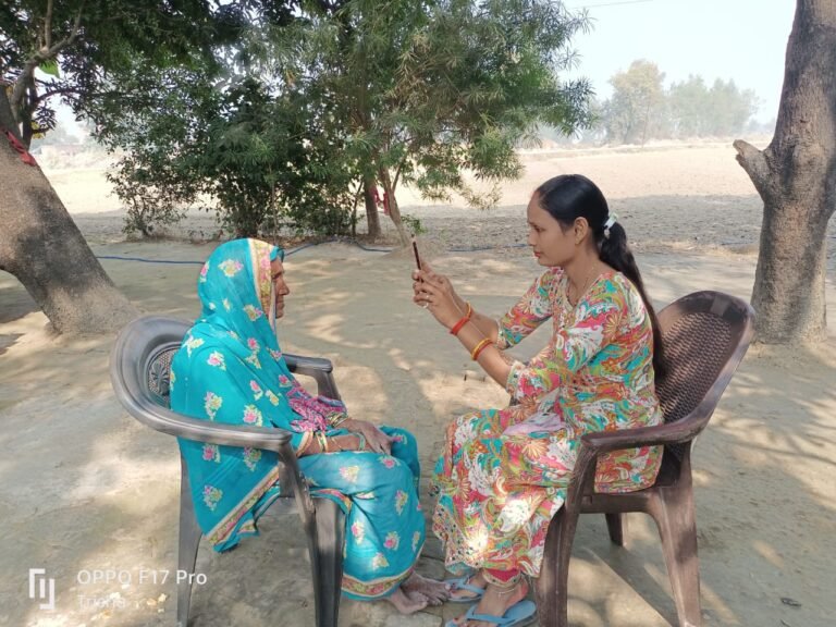 बुजुर्गों का आयुष्मान कार्ड बनाने को डोर-टू-डोर शुरू हुआ अभियान
