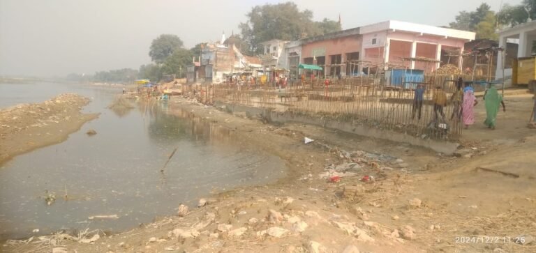 गंगा स्नान में रोड़ा बनी पर्यटन विभाग की बंद कायाकल्प योजना, आक्रोश