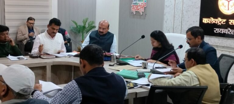 काम में धीमी गति पर डीएम ने जताई नाराजगी