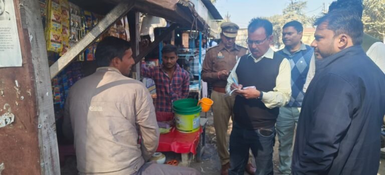 एसडीएम ने कस्बा में चलाया नशा मुक्त अभियान, किया जुर्माना