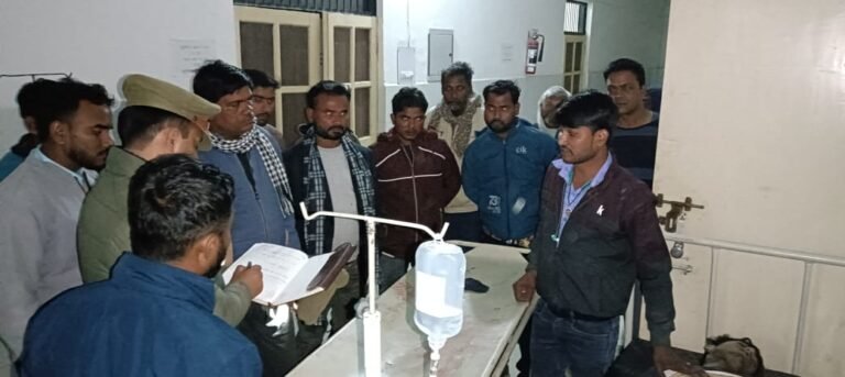 बारात से वापस लौट रहे बाइक सवार तीन युवकों की मौत, पुलिस ने शव को पोस्टमार्टम के लिए भेजा