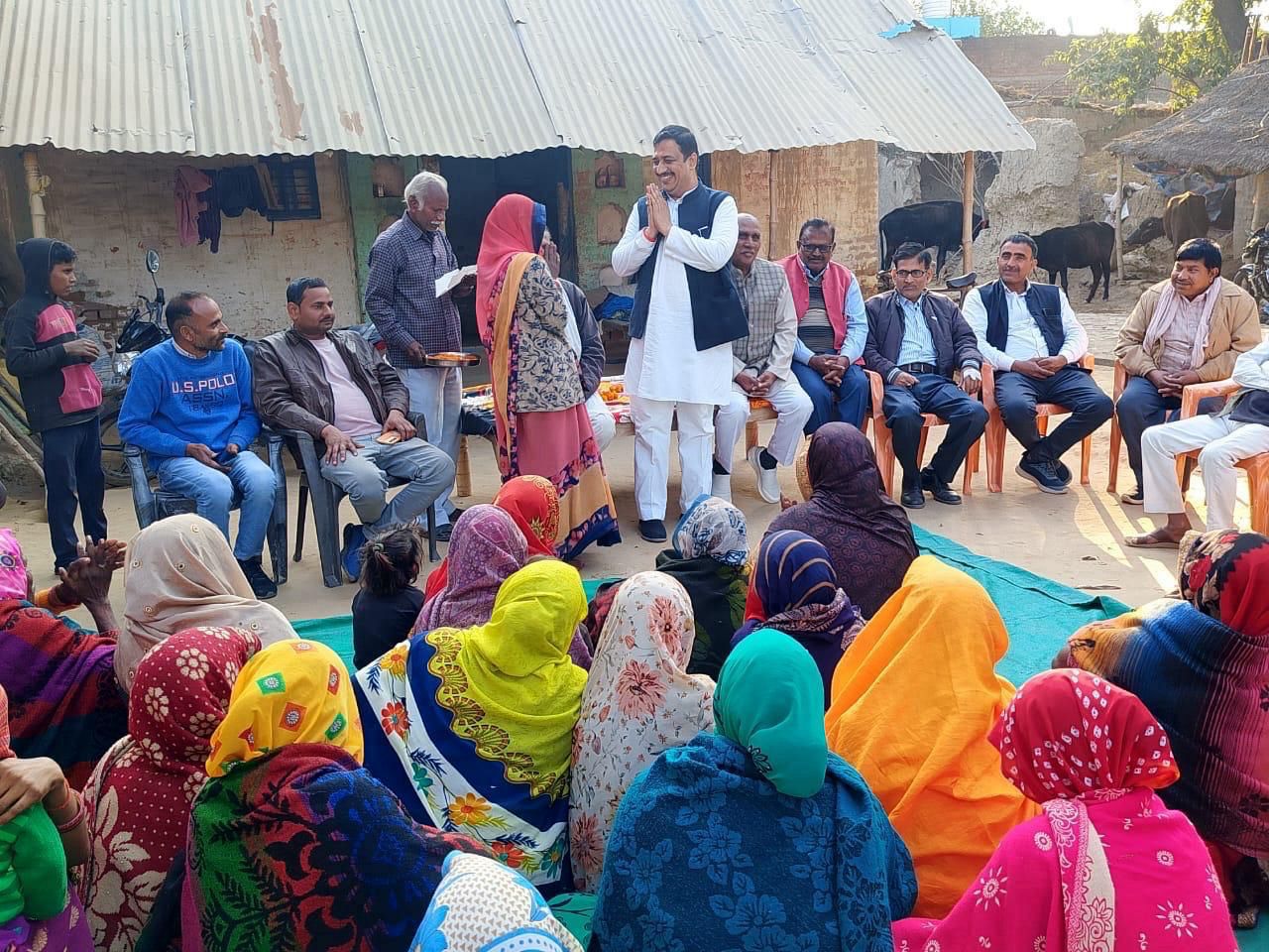 कांग्रेस प्रदेश सचिव अतुल सिंह ने गांवों में चौपाल एवं जनसंपर्क कर लोगों की सुनी समस्याऐं