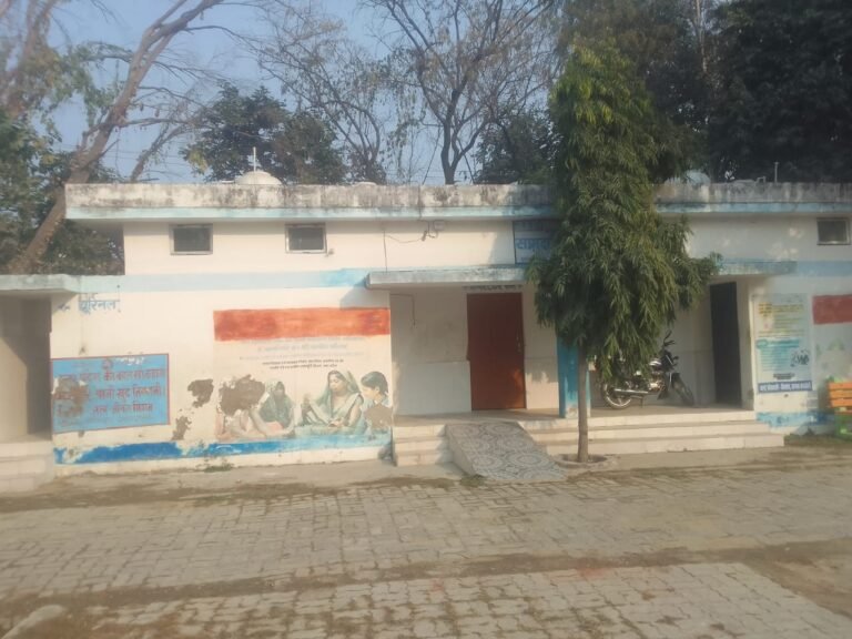 नहीं खुल रहे सामुदायिक शौचालय