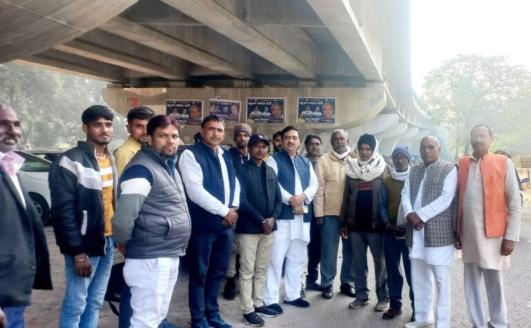 पुलिस की सख्त नाकाबंदी व पहरे के बावजूद लखनऊ पहुंचे कांग्रेस कार्यकर्ता