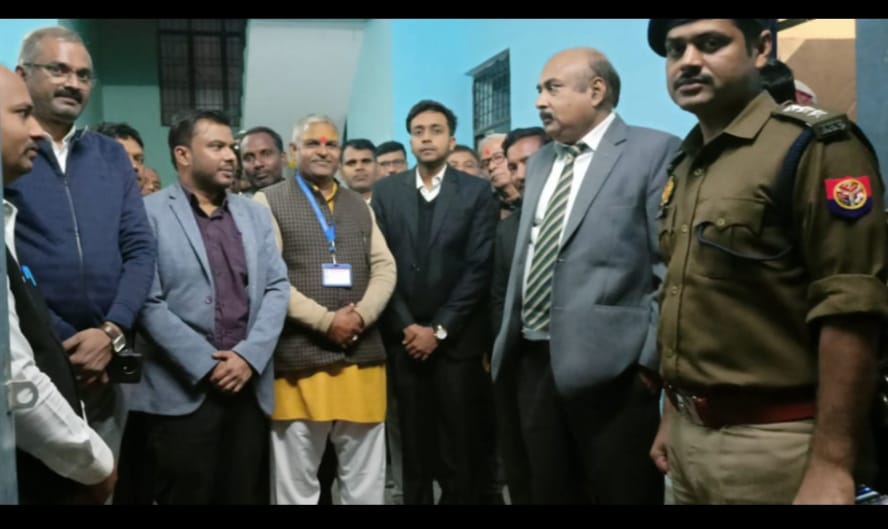 जनपद न्यायाधीश ने ग्राम न्यायालय का किया औचक निरीक्षण