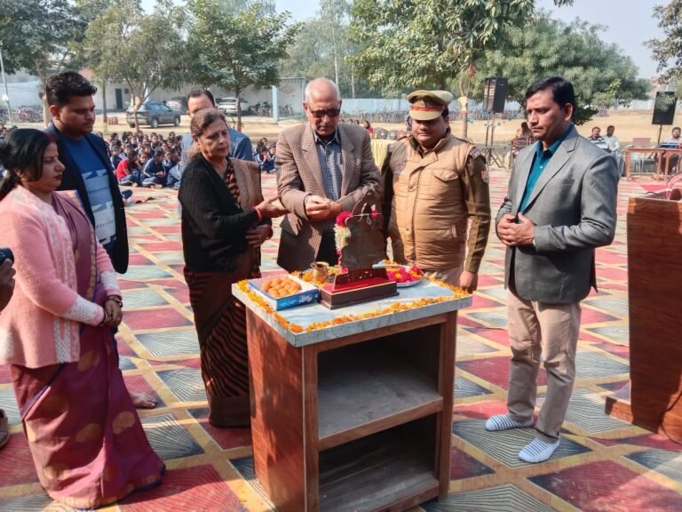 गीत गजलों के साथ प्रतिभाओं का हुआ सम्मान