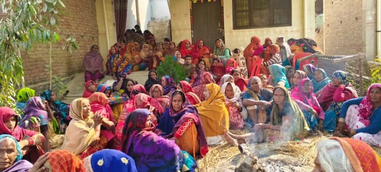 तेरहवीं से घर लौट रहे बाइक सवार दंपति समेत अध्यापिका की मौत