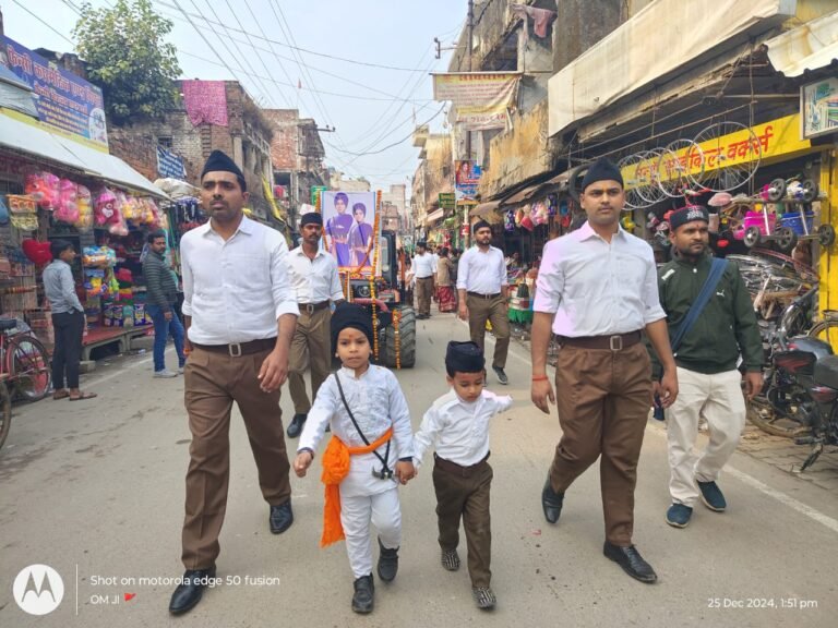 स्वयंसेवकों ने किया पद संचलन