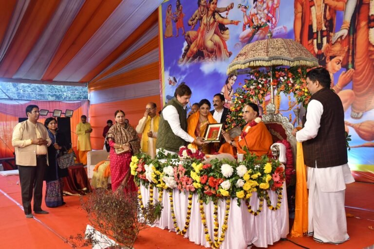 भगवान के दर्शन दुर्लभ नहीं, दर्शन की लालसा दुर्लभ है*