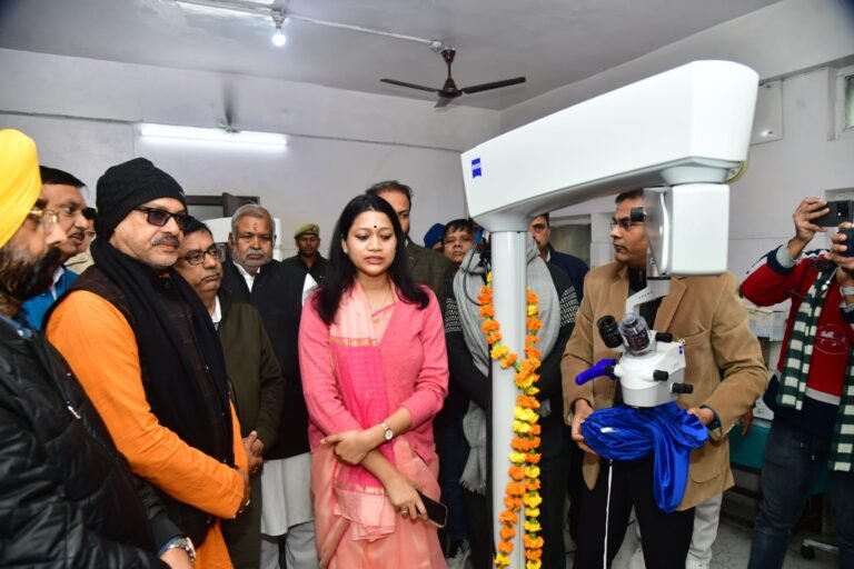 अखिल भारतीय उद्योग व्यापार मंडल द्वारा जेस माइक्रोस्कोपि जर्मनी की नेत्र सर्जिकल मशीन मोहन सिंह स्मारक नेत्र चिकित्सालय को समर्पित