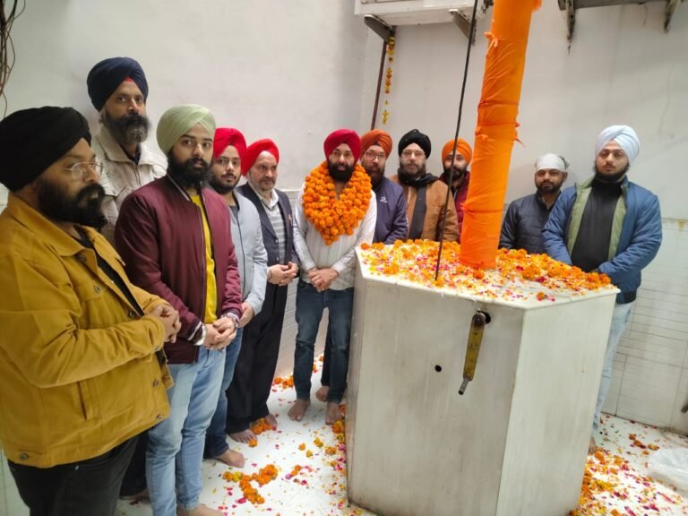 झूलते निशान रहे-  पंथ महाराज के