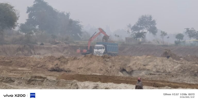 ओवर लोडिंग से लोग परेशान