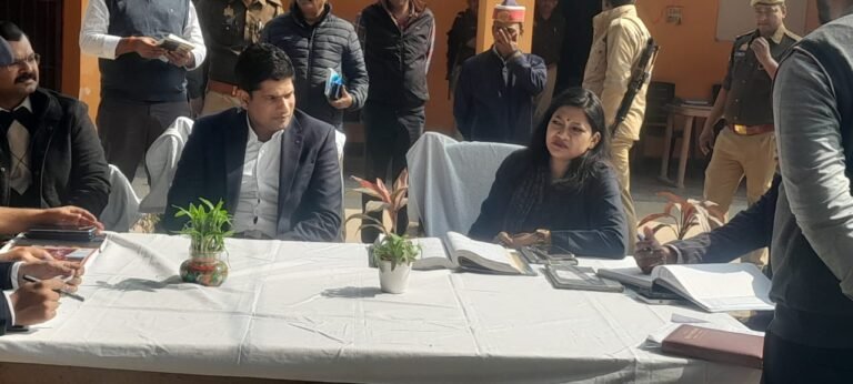 समाधान दिवस में जिलाधिकारी ने किया तीन समस्याओं का निस्तारण