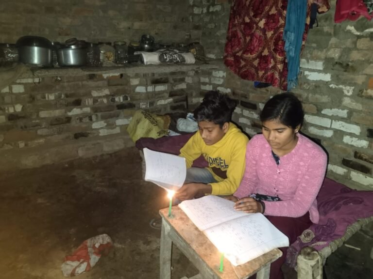 बिजली कटौती से प्रभावित हो रही बोर्ड परीक्षार्थियों की पढ़ाई