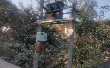 करंट की चपेट में आया बिजली विभाग का कर्मी, हालत गंभीर