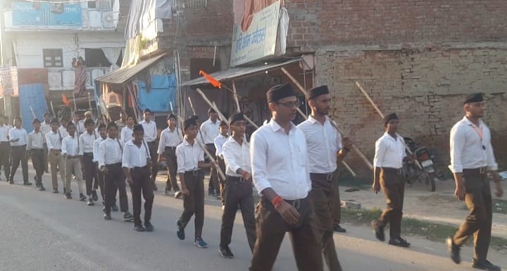 IMG 20251012 WA0331 गौरा हरदो के विभिन्न स्थानों में राष्ट्रीय स्वयंसेवक संघ ने किया पथ संचलन