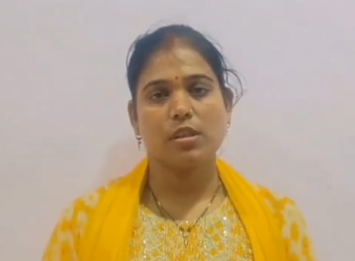 IMG 20251028 WA0138 बदमाशों ने शिक्षिका का मोबाइल छीन कर बैंक खाता किया खाली