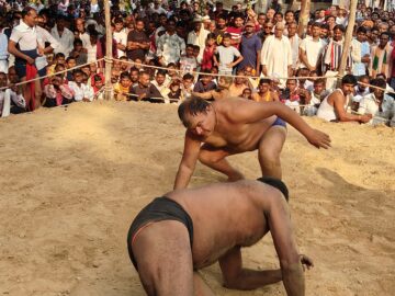 IMG20251019153426 दंगल में पहलवानों ने दिखाए दांव पेंच, विकास सिंह बने दंगल केसरी