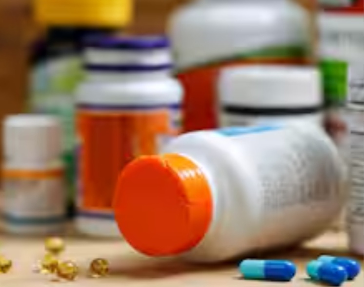 Screenshot 20251024 032337 मेडिकल स्टोर पर मारा, दवाओं के भरे नमूने