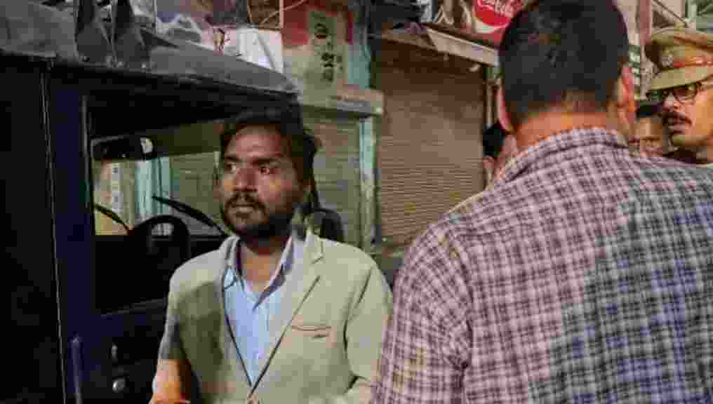 compressed image2025 10 16 06 41 44.026282 बाराबंकी में फर्जी मंडी अधिकारी गिरफ्तार, करता था वसूली