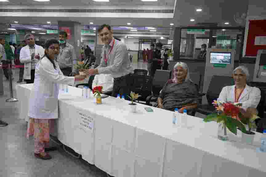 compressed image2025 10 28 19 21 25.397705 1 एम्स रायबरेली में स्तन कैंसर पर आयोजित हुआ जागरूकता कार्यक्रम