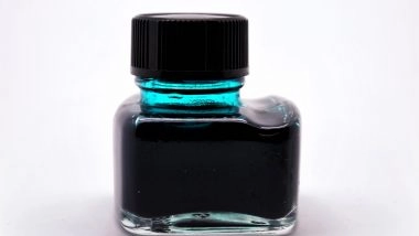 ink 380x214 1 बुजुर्ग फरियादी ने गन्ना समिति के सचिव पर फेंकी स्याही 