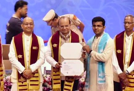 IMG 20251102 WA0202 रायबरेली के असीम श्रीवास्तव को दिल्ली के उप राज्यपाल ने किया सम्मानित