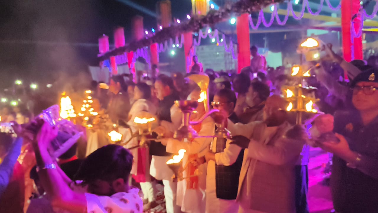 IMG 20251104 WA0395 मां गंगा की आरती के साथ शुरू हुआ कार्तिक पूर्णिमा प्रांतीय मेला