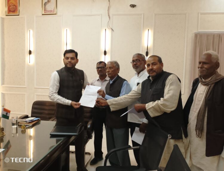 IMG 20251112 WA0013 छात्र छात्राओं के लिए हास्टल निर्माण की मांग