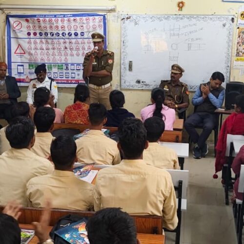 IMG 20251115 WA0231 युवाओं की जान सबसे मूल्यवान, सड़क सुरक्षा पर कौशल विकास संस्थान में चला जागरूकता अभियान
