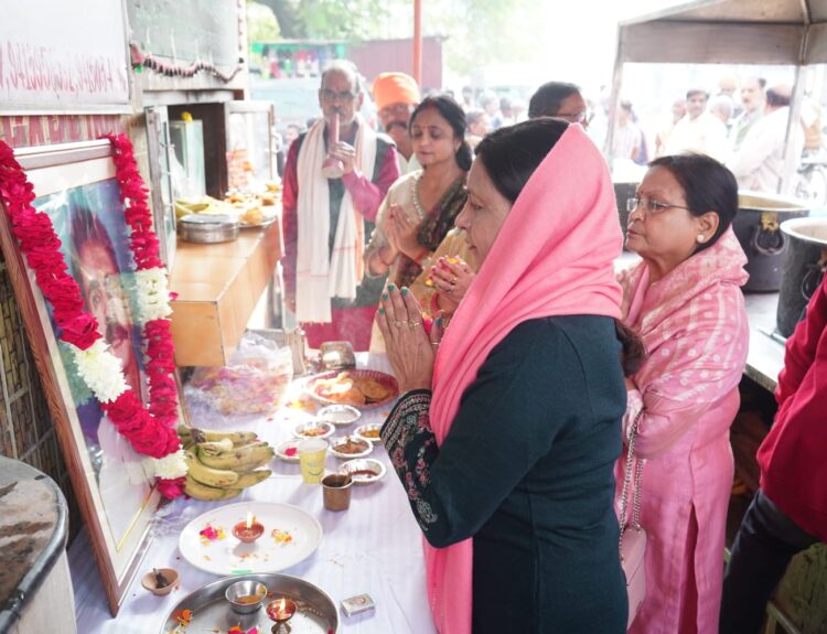 IMG 20251125 WA0258 38 वर्ष बाद भी जीवंत हैं स्व. ठाकुर धुन्नी सिंह की स्मृतियां , पुण्यतिथि पर उमड़ा जनसैलाब