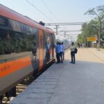 यात्री गण कृपया ध्यान दें! निरस्त ट्रेनें नहीं हैं अपने निर्धारित समय पर चल रही हैं