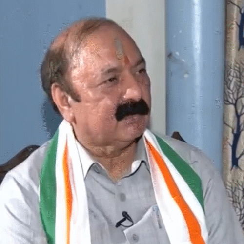 K L Sharma 1716024832885 1716024836780 अमेठी सांसद को अयोग्य घोषित करने के लिए हाई कोर्ट में रिट दायर