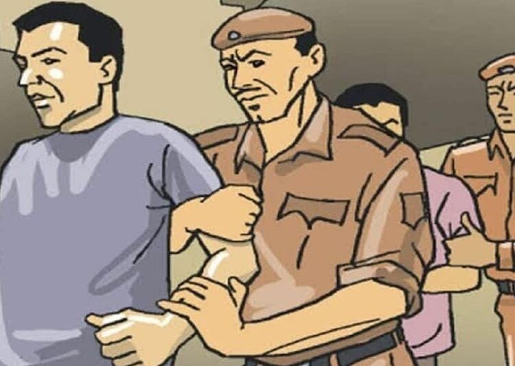 arresting gfx sixteen nine रायबरेली में एसटीएफ की बड़ी कार्रवाई, एआरटीओ व यात्री कर अधिकारी पर दर्ज हुआ मुकदमा वाहनों से अवैध वसूली का चल रहा था खेल