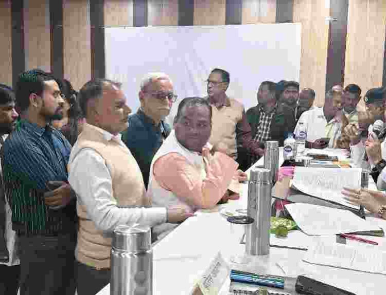 compressed image2025 11 16 07 41 55.490816 रायबरेली डीएम की बड़ी कार्रवाई, मचा हड़कंप