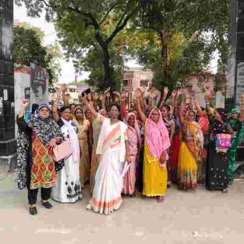 compressed image2025 11 18 07 47 43.006212 भाजपा नेता पर रंगदारी मांगने का आरोप, कांग्रेस पार्टी की महिला कार्यकर्ताओं ने किया प्रदर्शन