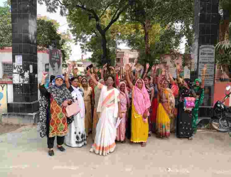 compressed image2025 11 18 07 47 43.006212 भाजपा नेता पर रंगदारी मांगने का आरोप, कांग्रेस पार्टी की महिला कार्यकर्ताओं ने किया प्रदर्शन