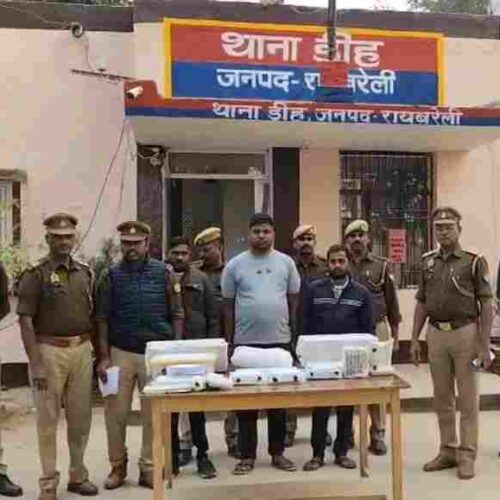 compressed image2025 11 20 22 06 45.919695 मऊ जिले की लागिन आईडी से रायबरेली में बना रहे थे आधार कार्ड धरे गए