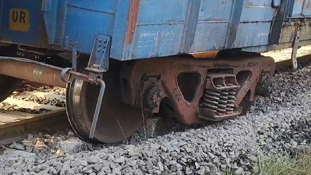 juhg रायबरेली के अरखा में मालगाड़ी हुई डीरेल, मचा हड़कंप