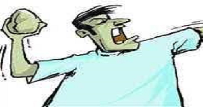 stone pelting यूपी में एक ऐसा गांव जहां हर रात बरसते हैं पत्थर, यहां दहसत में रहते हैं ग्रामीण