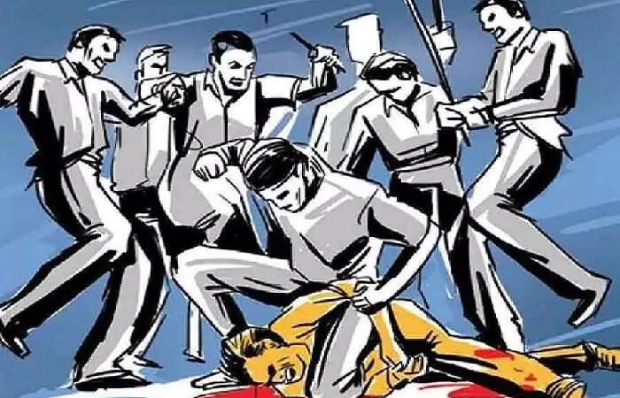 प्रेमी प्रेमिका से मिलने घर में घुसा, परिजनों ने चोर समझकर पीटा; पुलिस लौटी