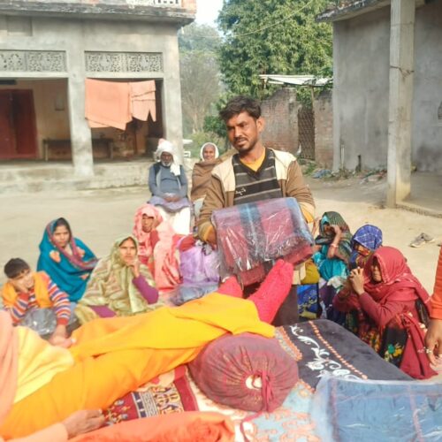 IMG 20251223 WA0274 संतो ने जरूरतमंदों को ठंड से बचाने के लिए बांटे कंबल
