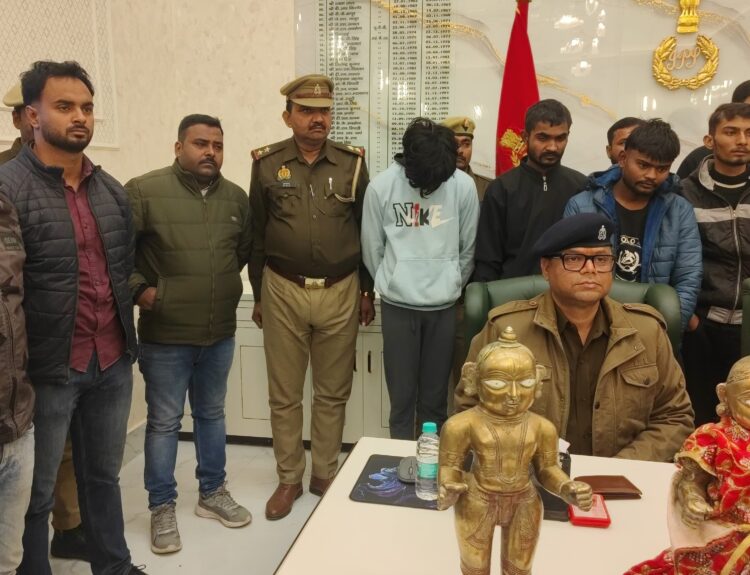 IMG 20251225 WA0176 200 साल पुरानी राम–जानकी की अष्टधातु मूर्तियां चोरी, चार शातिर गिरफ्तार