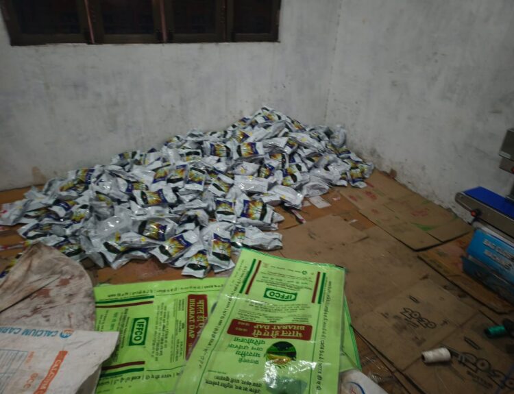 IMG 20251230 WA0149 अमेठी जनपद में पकड़ी गई नकली उर्वरक व रसायन बनाने की कंपनी