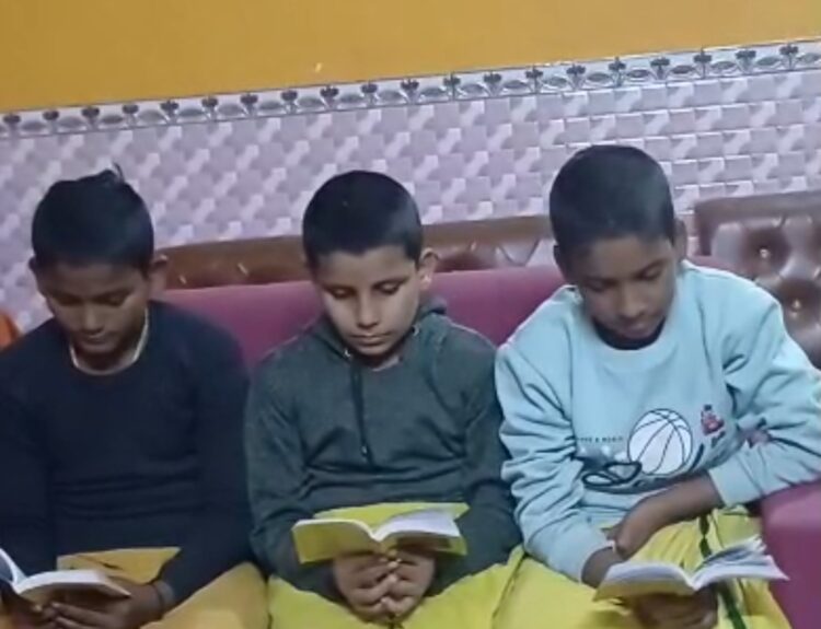 Screenshot 20251201 195718 सनातन धर्म पीठ में वैदिक मंत्रोच्चार के साथ मनाई गई गीता जयंती