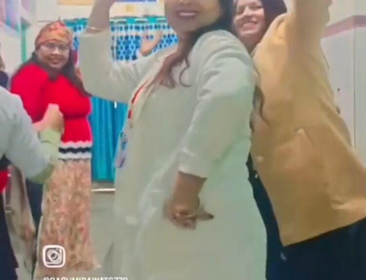 Screenshot 20251229 084812 सीएचसी अधीक्षक की पत्नी का सीएचसी में डांस करने का वीडियो वायरल, एक दिन का वेतन कटा