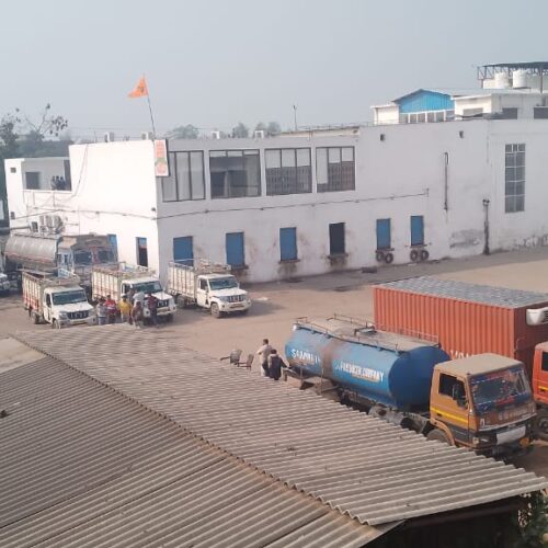 IMG 20260115 WA0144 रायबरेली के इस नगर में संचालित डेयरी में इनकम टैक्स की टीम ने मारा छापा कर्मचारियों में मची खलबली